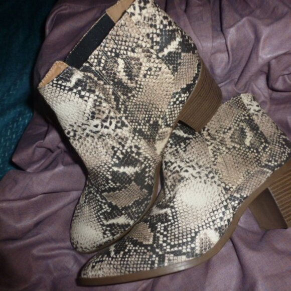 Maurices Faux Snakeskin Ankle Boots – Size 10 - Picture 5 of 11